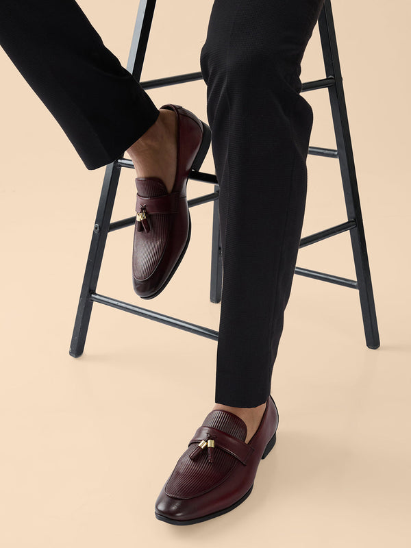 Regal Bordo Men Textured Leather Tasseled Formal Slip Ons