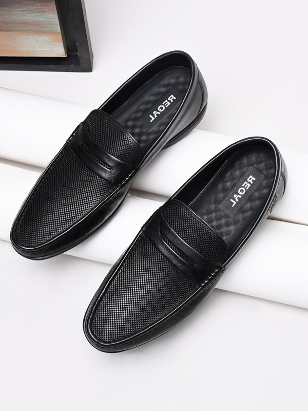 Regal Black Men Textured Leather Saddled Slip Ons