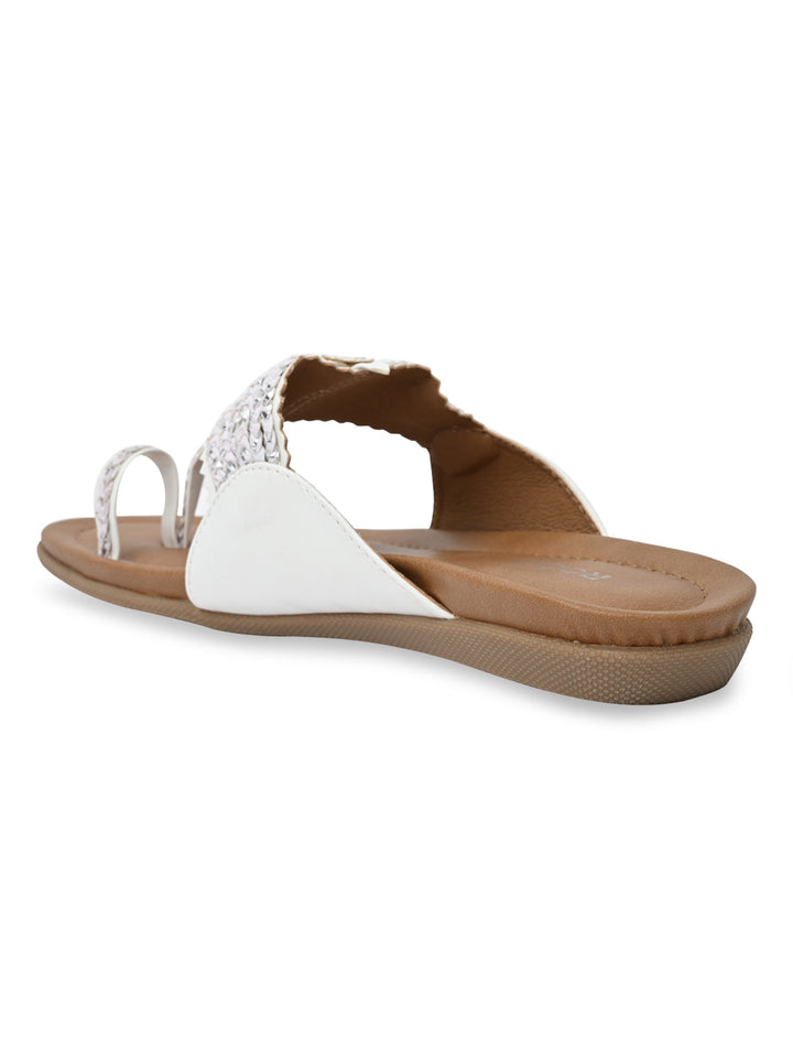 Rocia By Regal White Women Kolhapuri Flats