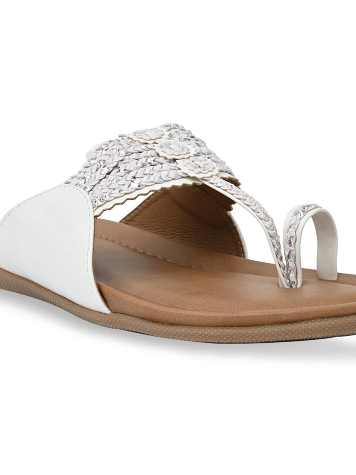 Rocia By Regal White Women Kolhapuri Flats
