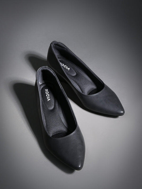 Rocia By Regal Black Women Pointed Toe Wedges