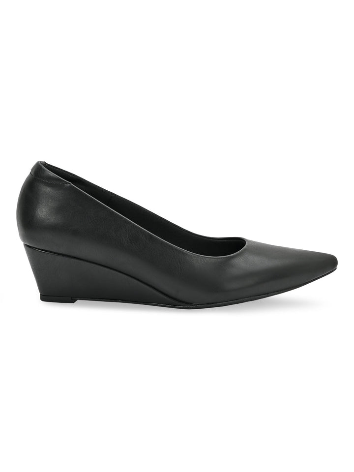 Rocia By Regal Black Women Pointed Toe Wedges