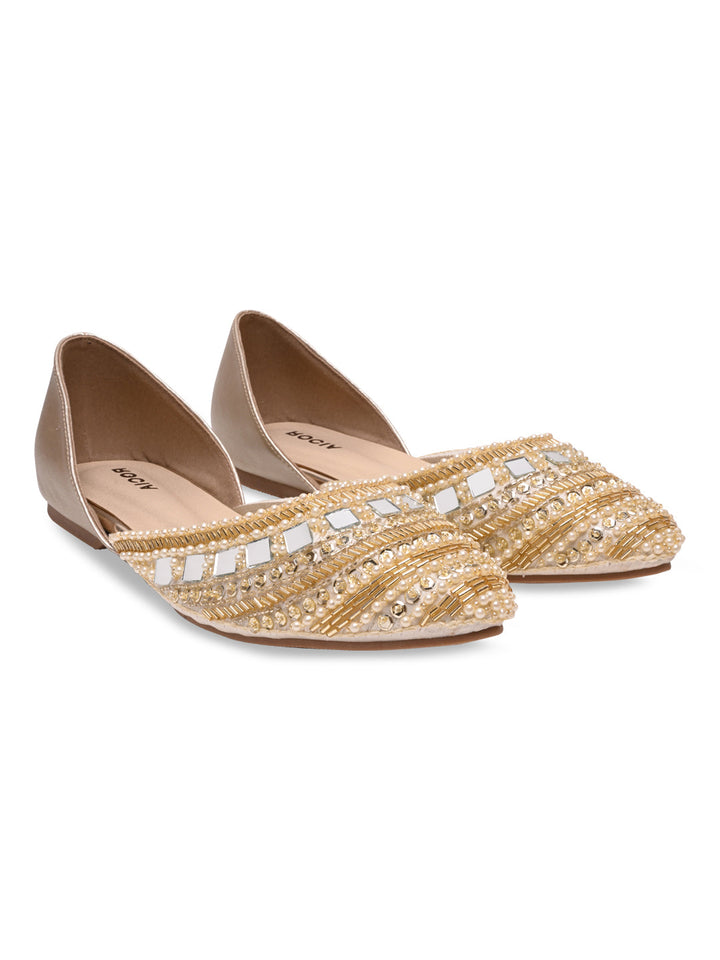 Rocia By Regal Gold Women Embroidered Mojaris