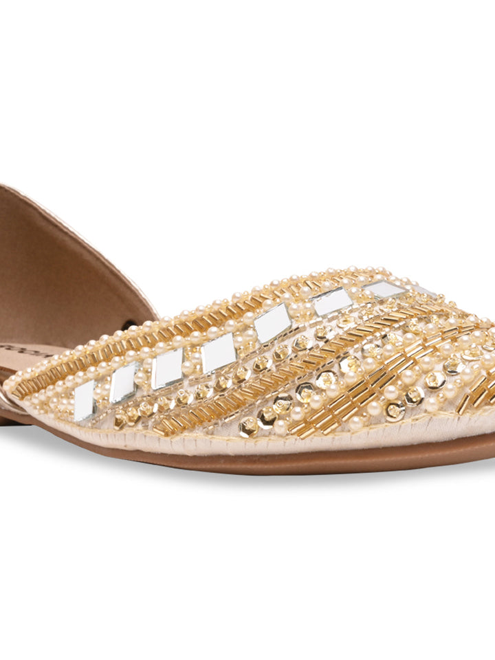 Rocia By Regal Gold Women Embroidered Mojaris