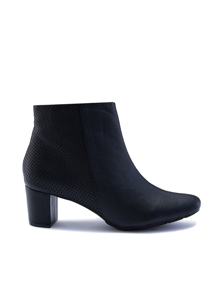 Rocia By Regal Black Women Ankle Length Boots